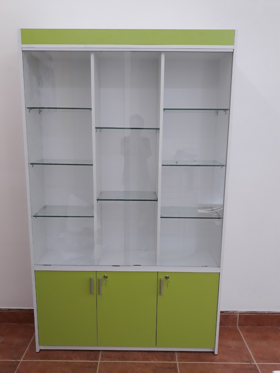 25bd6ac9107bed25b46a Thanh lý tủ kính trưng bày cao cấp cũ