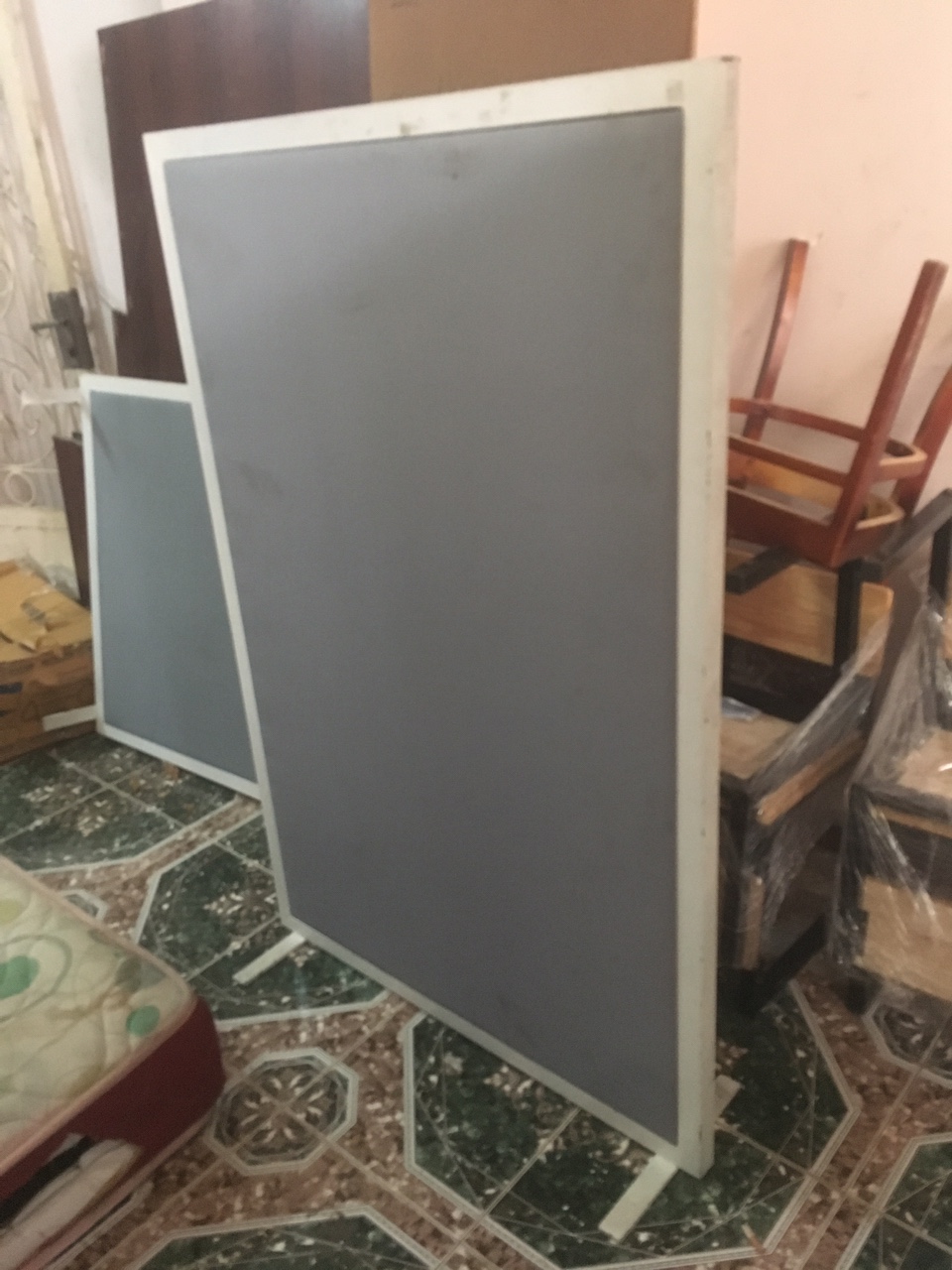 Thanh lý vách ngăn cũ đứng màu xám 47148dd49fee70b029ff Thanh lý vách ngăn cũ đứng màu xám