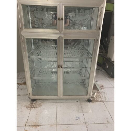 Thanh lý tủ chén 3 cánh nhôm kính