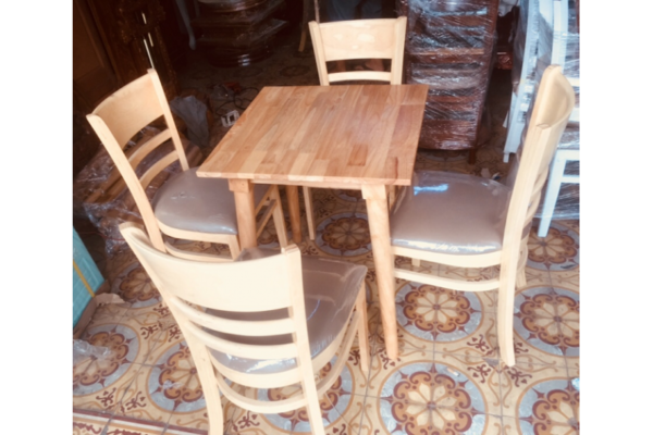 Thanh lý bàn ghế cafe cabin 4 ghế màu vàng Thanh lý bàn ghế cafe cabin 4 ghế màu vàng