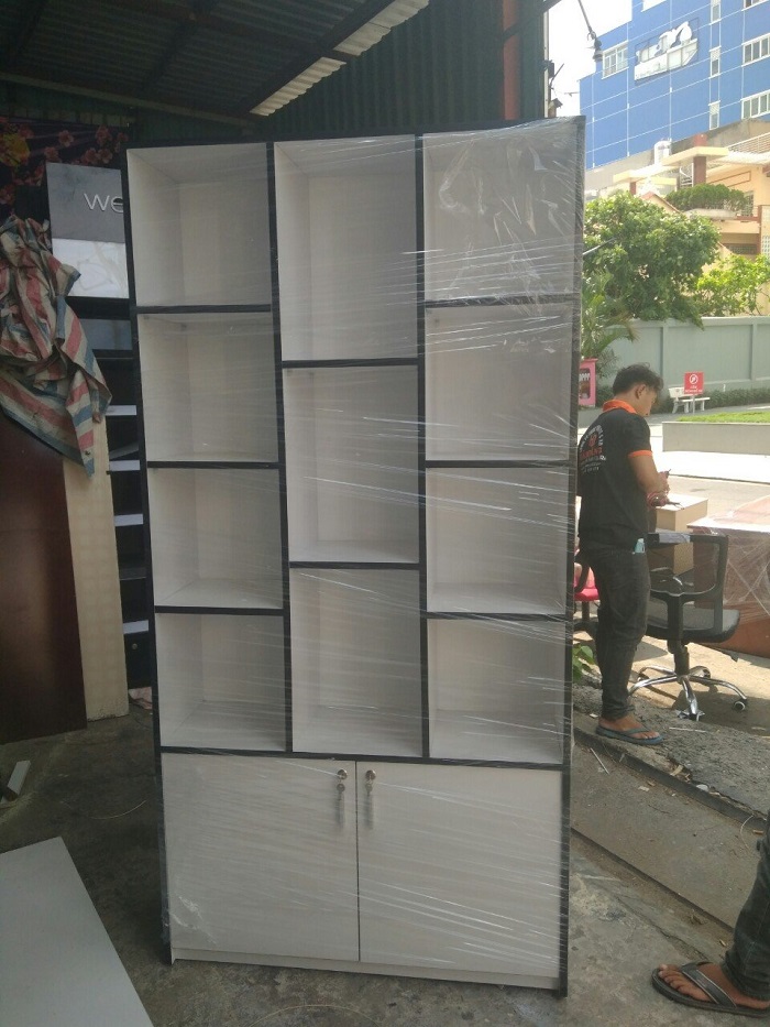 te1bba720trc6b0ng20bc3a0y20vie1bb81n20c491en Tủ trưng bày nền trắng chỉ đen đóng mới