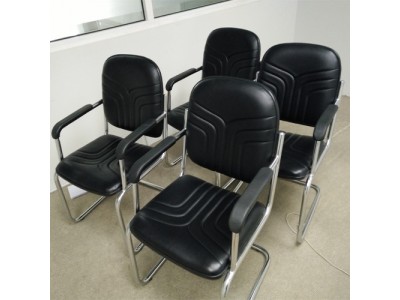 Vì sao ghế chân quỳ cũ được nhiều người sử dụng trong văn phòng