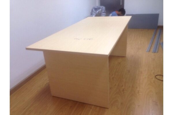 Thanh lý bàn họp 2m ván mfc màu kem