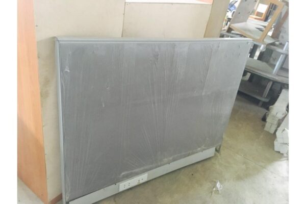 Thanh lý vách ngăn màu xám mới 90% giá rẻ