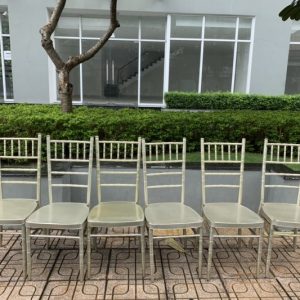 z2125094857865_b663db6d28ef708a584de1662a06be2b-800x533-300x300 Thanh lý ghế tiffany cũ giá rẻ