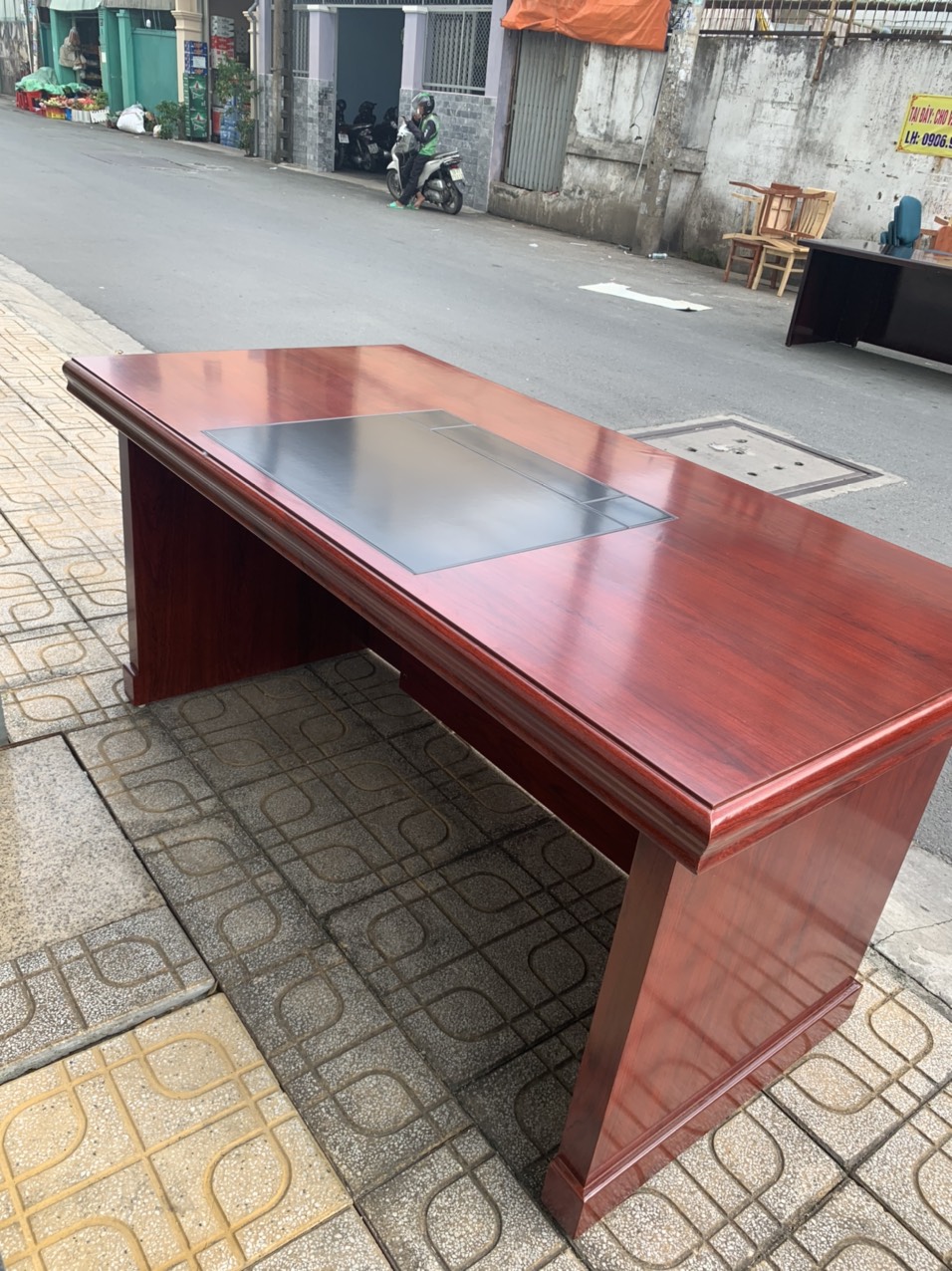 Thanh lý bàn giám đốc 1m6 không hộc tồn kho z2160448918100_92efa4fe59d30815619836ff0b9315fd Thanh lý bàn giám đốc 1m6 không hộc tồn kho