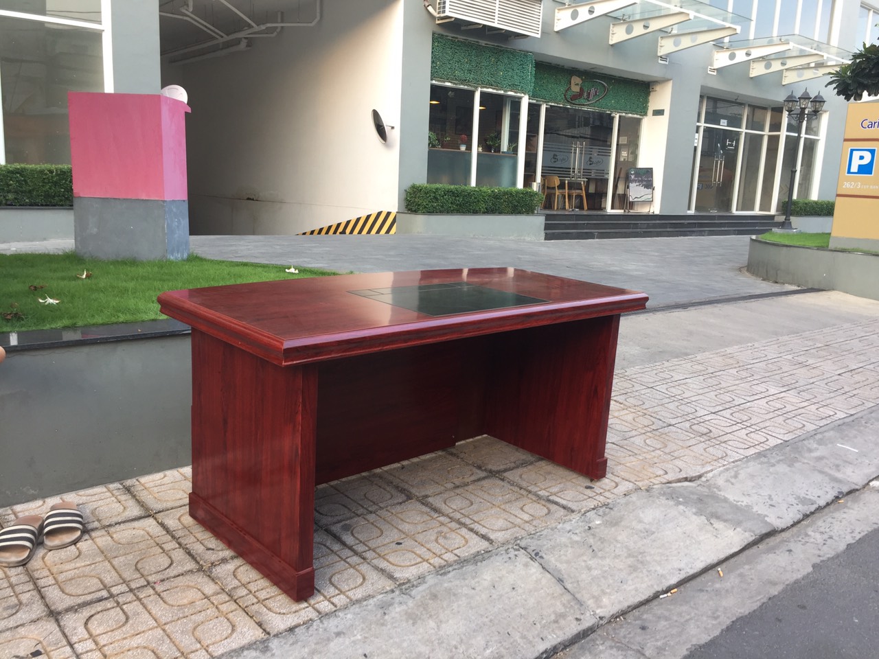 z2160648247697_a37bcd9a725cb9476782b564e14f045a Thanh lý bàn giám đốc 1m6x80 không hộc