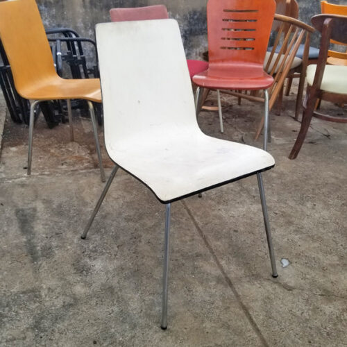 ghe cafe chan inox mau trang