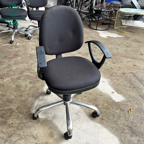 Thanh Lý Bàn Làm Việc 1M2x60CM 3 Ngăn Kéo Mới 99% ghe-xoay-van-phong-don-gian-cu-gia-re-1-500x500 Thanh Lý Bàn Làm Việc 1M2x60CM 3 Ngăn Kéo Mới 99%