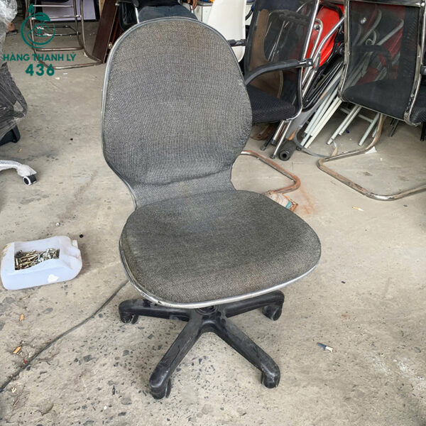 ghe xoay nhan vien vai ni xam cu 2