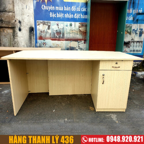 Bàn làm việc lãnh đạo cũ màu đẹp 3 thanh ly ban truong phong cu