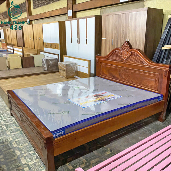 thanh ly giuong ngu go xoan dao hoang gia 1m6 moi 99 6