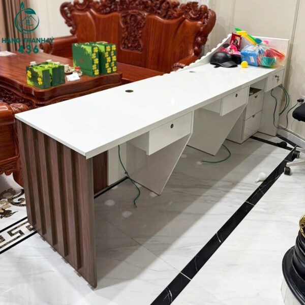 thanh ly quay le tan 2m mau trang sang trong moi 99 2