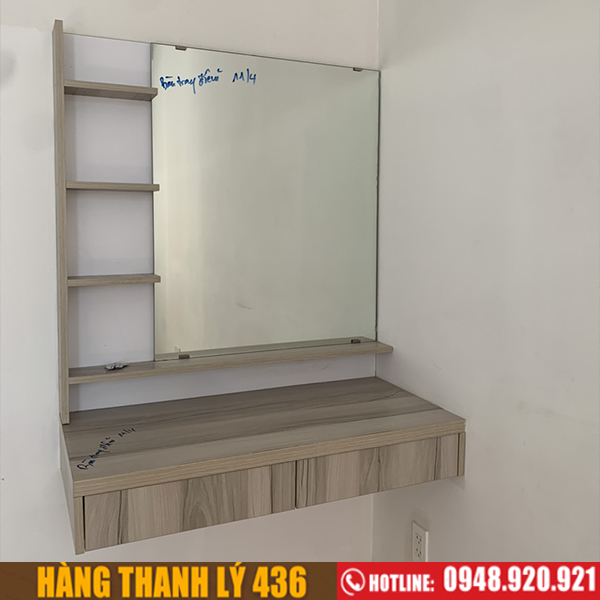Bàn trang điểm treo tường: