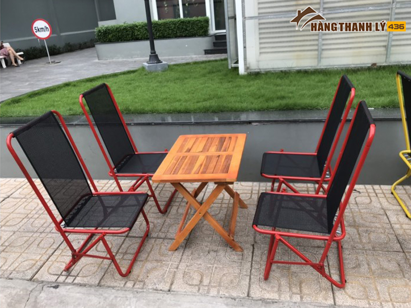Bàn Ghế Gỗ Xếp Cafe Thanh Lý Giá Rẻ ban-ghe-xep-sat-quan-cafe-lung-luoi Bàn Ghế Gỗ Xếp Cafe Thanh Lý Giá Rẻ