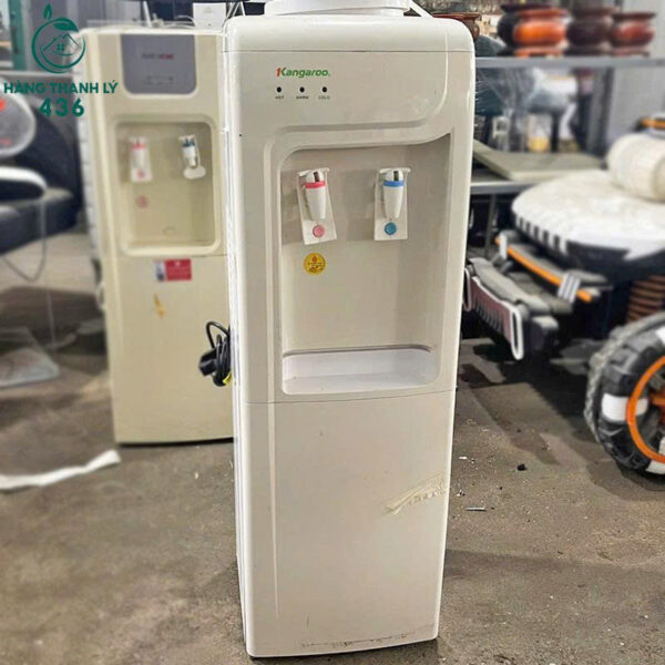 cay nuoc nong lanh kangaroo trang cu 3