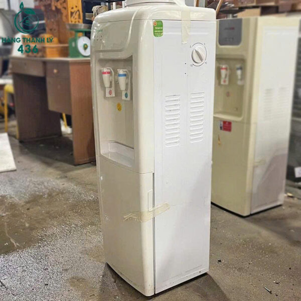 cay nuoc nong lanh kangaroo trang cu