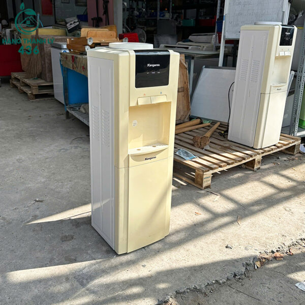 cay nuoc nong lanh kangaroo trang cu nhieu mau 9