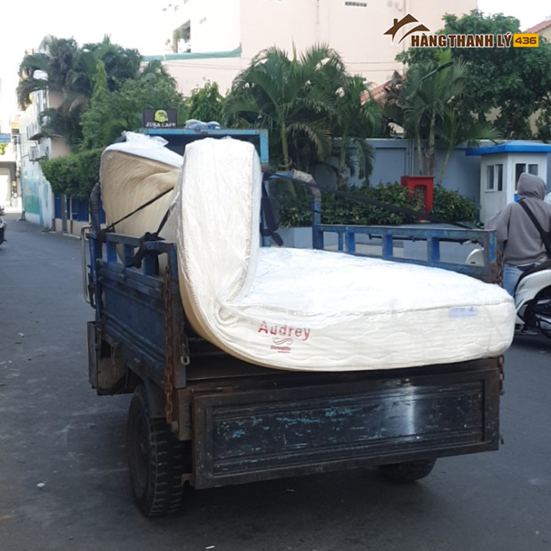 hinh-anh-giao-hang-thang-4-3 Hình Ảnh Giao Hàng Cho Khách Trong Tháng 4