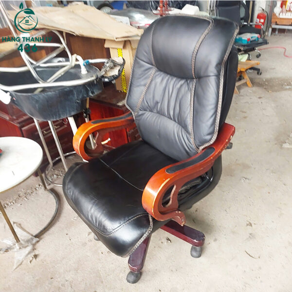 ghe giam doc boc da chan xoay cu 2