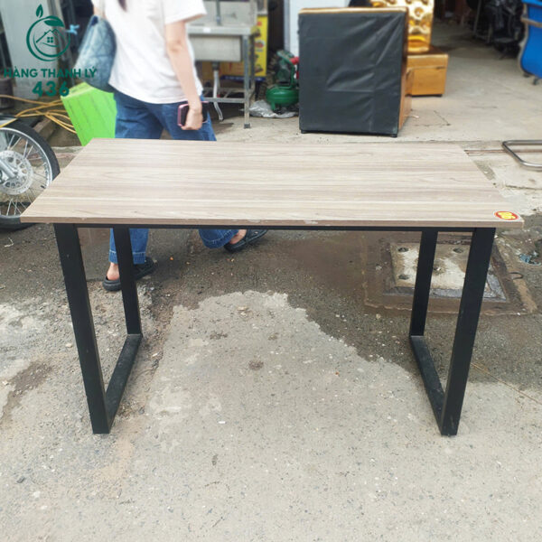 ban lam viec chan sat 1m2x60cm bang go cu nhieu mau 2