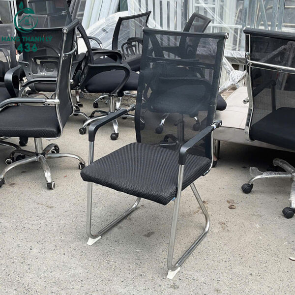 ghe van phong cu chan quy lung luoi 1