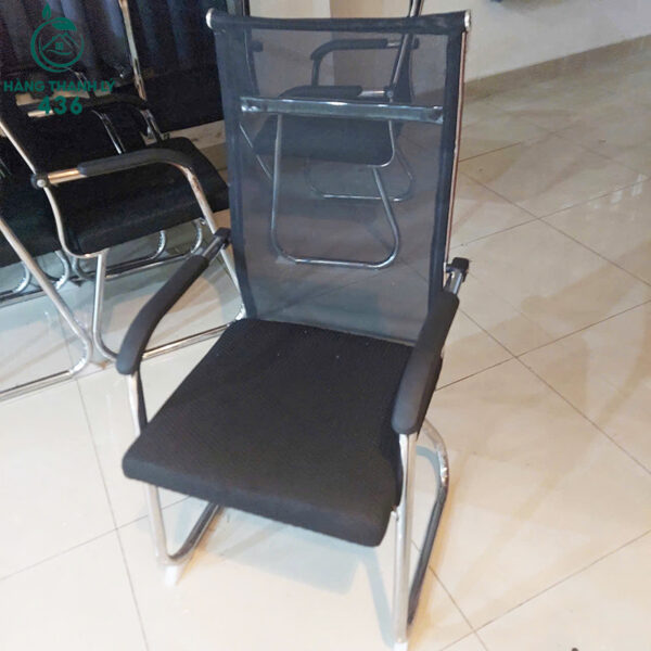 ghe van phong cu chan quy lung luoi