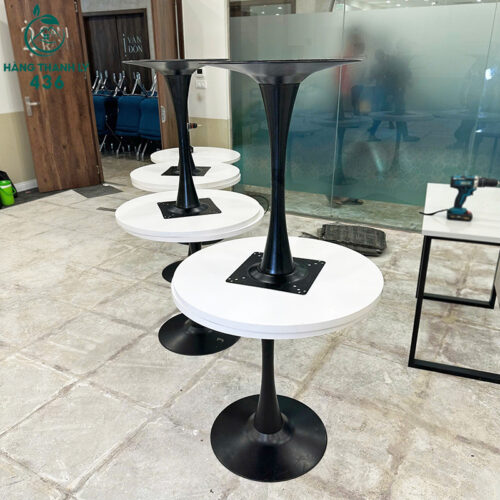 ban bar tron chan sat mat go trang cu 3