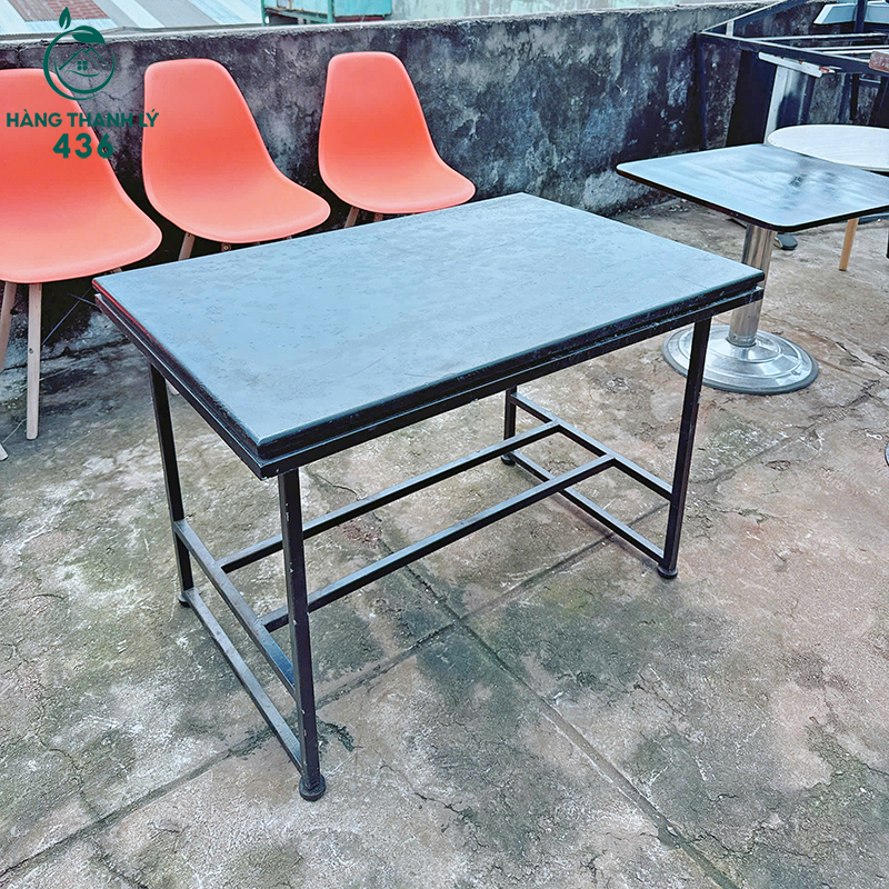 ban-cafe-cu Bộ Bàn Ghế Tựa Gỗ Màu Đen Hiện Đại Cũ