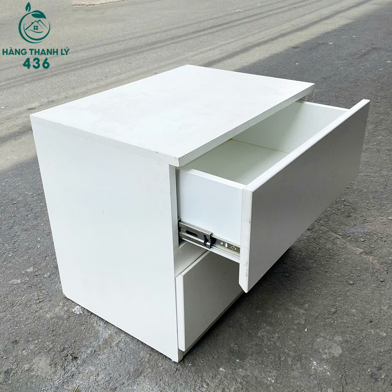 ban-trang-diem-cu-5 Tab Gỗ Đầu Giường 2 Ngăn Màu Trắng Cũ
