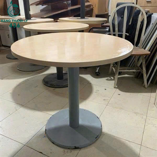 ban tron cu mat go phu hop quan ca phe