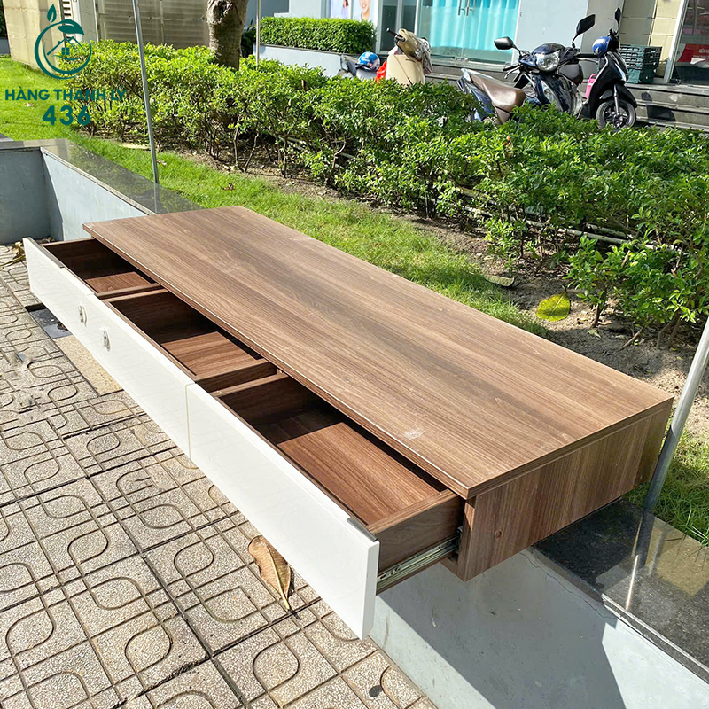 Ke-tivi-cu-4 Kệ Tivi Treo Tường Màu Nâu Cánh Trắng 1M52 Cũ