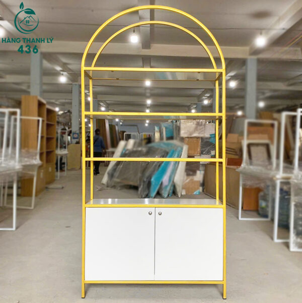 ke trung bay thanh ly 18