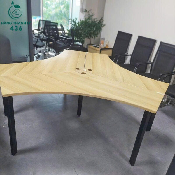 ban lam viec cum 3 nguoi chu y