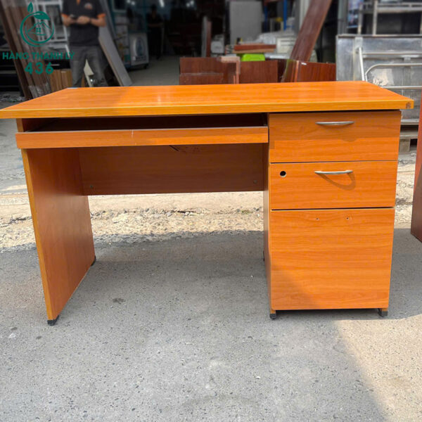 ban lam viec go cu 1m2x60cm kem hoc 3