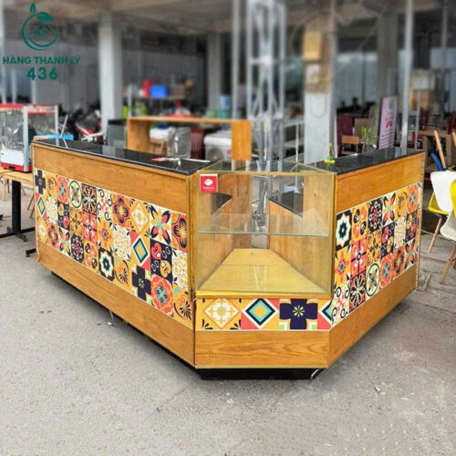 Quầy Cà Phê Cũ Có Tích Hợp Tủ Kính 5 quay ca phe cu co tu kinh 2