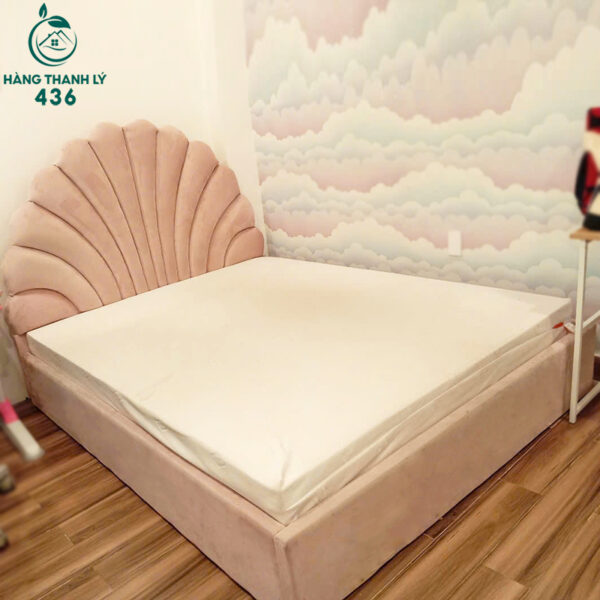 Giuong Ngu Cu Boc Vai Tua Dau Thiet Ke Doc Dao 1