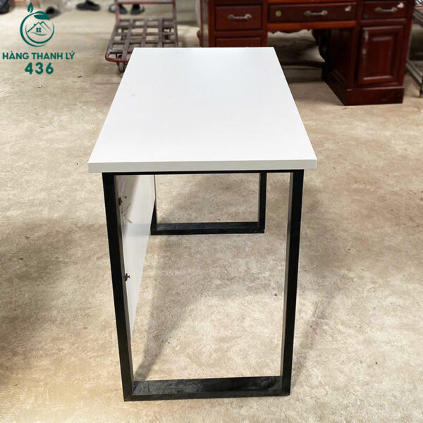 ban lam viec cu khung chac chan 90cmx50cm mau trang 1