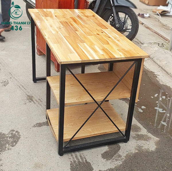 ban lam viec cu khung kim loai co ke tien loi 1