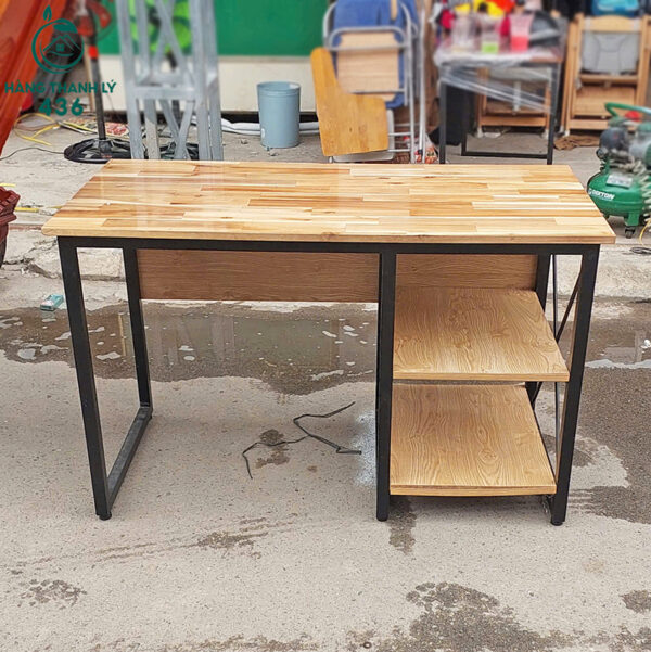 ban lam viec cu khung kim loai co ke tien loi 2