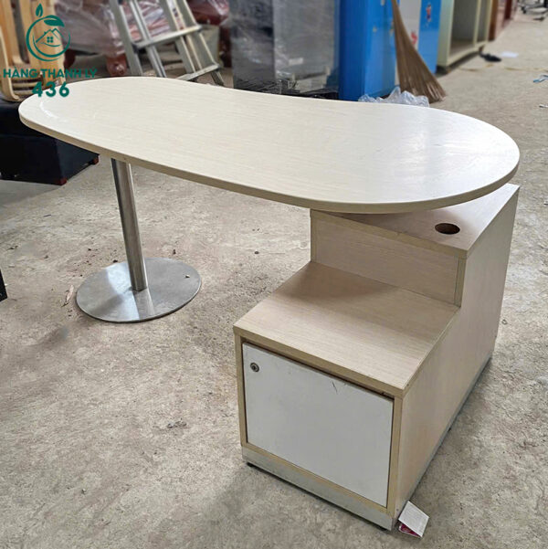 ban lam viec cu kieu dang doc dao gia tot 5