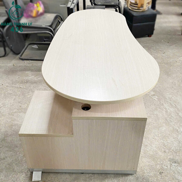 ban lam viec cu kieu dang doc dao gia tot 6