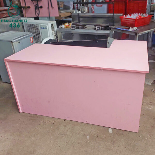 ban quay thu ngan cu mau hong gia tot 1