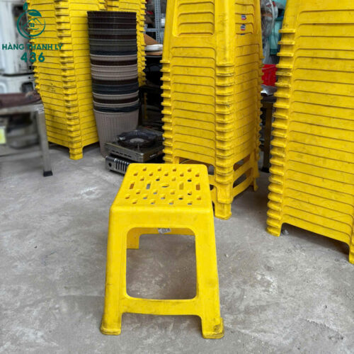 ghe dau nhua cu mau vang so luong nhieu 2