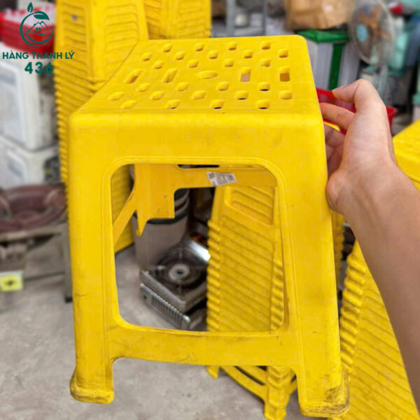 ghe dau nhua cu mau vang so luong nhieu 4