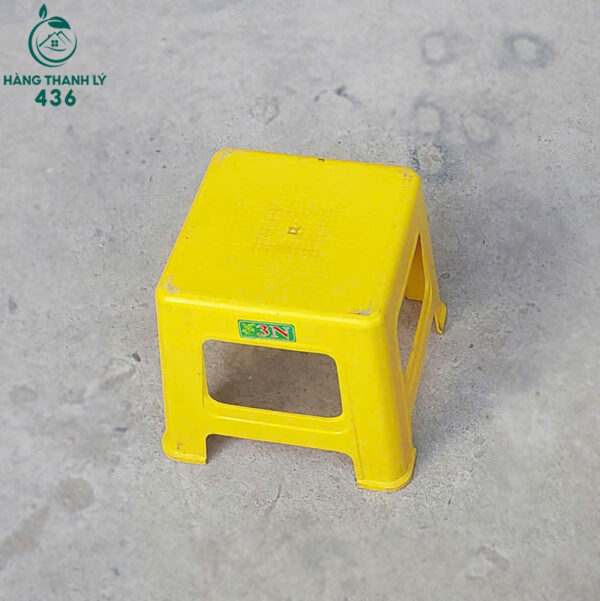 ghe nhua mau vang cu dung cho quan cafe gia re 2