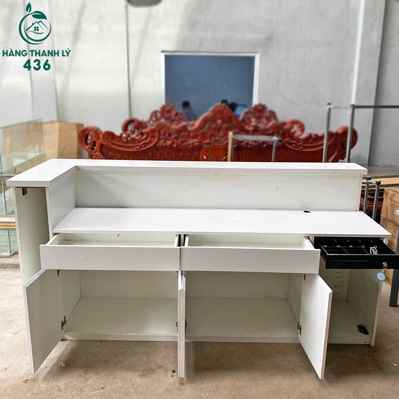 Quầy Lễ Tân Cũ 2M24x1M05 Có Két Đựng Tiền quay-le-tan-cu-2m24x1m05-mau-trang-phoi-go-1 Quầy Lễ Tân Cũ 2M24x1M05 Có Két Đựng Tiền