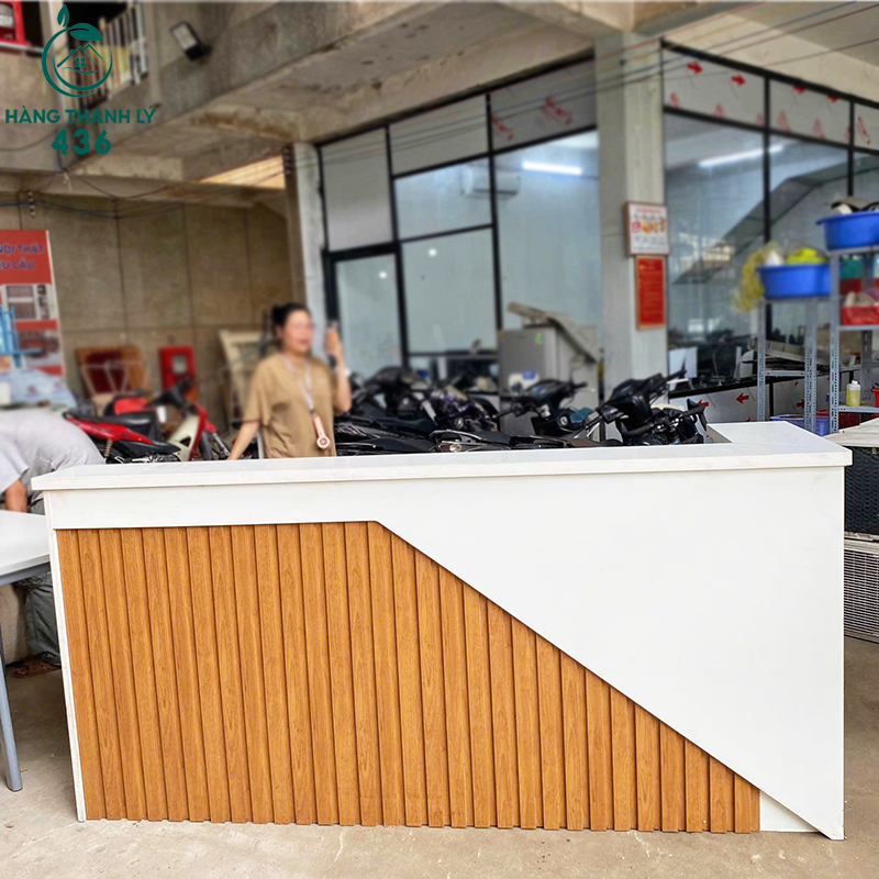 Quầy Lễ Tân Cũ 2M24x1M05 Có Két Đựng Tiền quay-le-tan-cu-2m24x1m05-mau-trang-phoi-go-4 Quầy Lễ Tân Cũ 2M24x1M05 Có Két Đựng Tiền