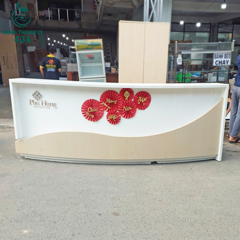 Quầy Thu Ngân Cũ 2M90x1M1 Màu Trắng Phối Gỗ Đẹp Mắt quay-thu-ngan-cu-2m90x1m1-mau-trang-phoi-go-dep-mat-2 Quầy Thu Ngân Cũ 2M90x1M1 Màu Trắng Phối Gỗ Đẹp Mắt