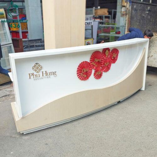 Quầy Thu Ngân Cũ 2M90x1M1 Màu Trắng Phối Gỗ Đẹp Mắt 4 quay thu ngan cu 2m90x1m1 mau trang phoi go dep mat 3